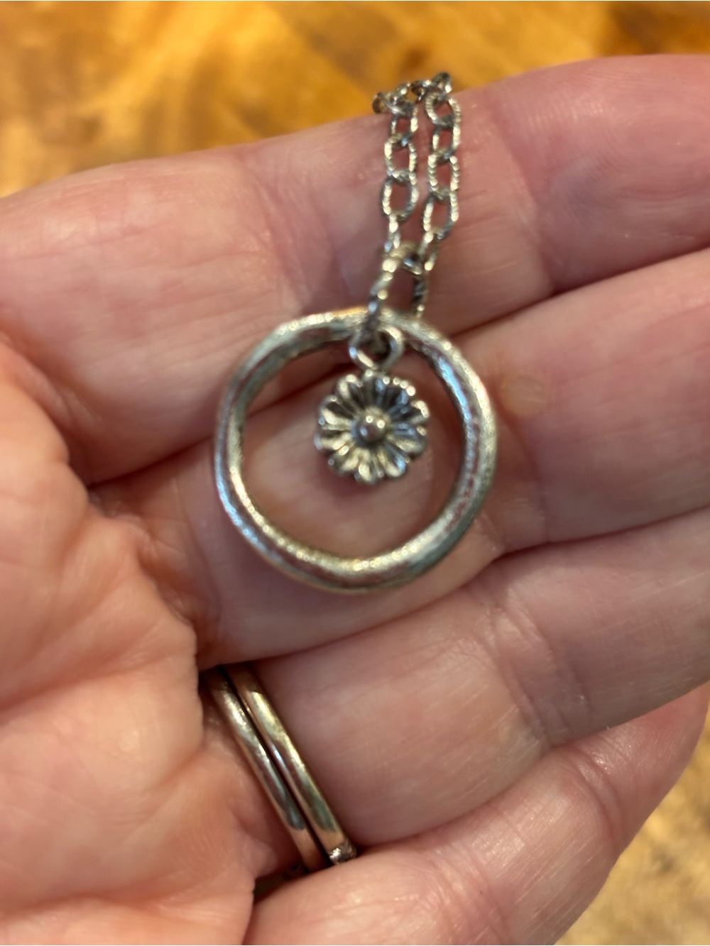 Silver Daisy Circle Pendant Necklace - Unbranded